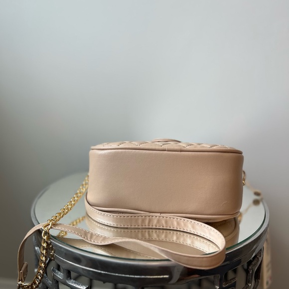 NWT!! Valentino Orlandi Quilted Crossbody purse in this gorgeous nude color. - Picture 10 of 10